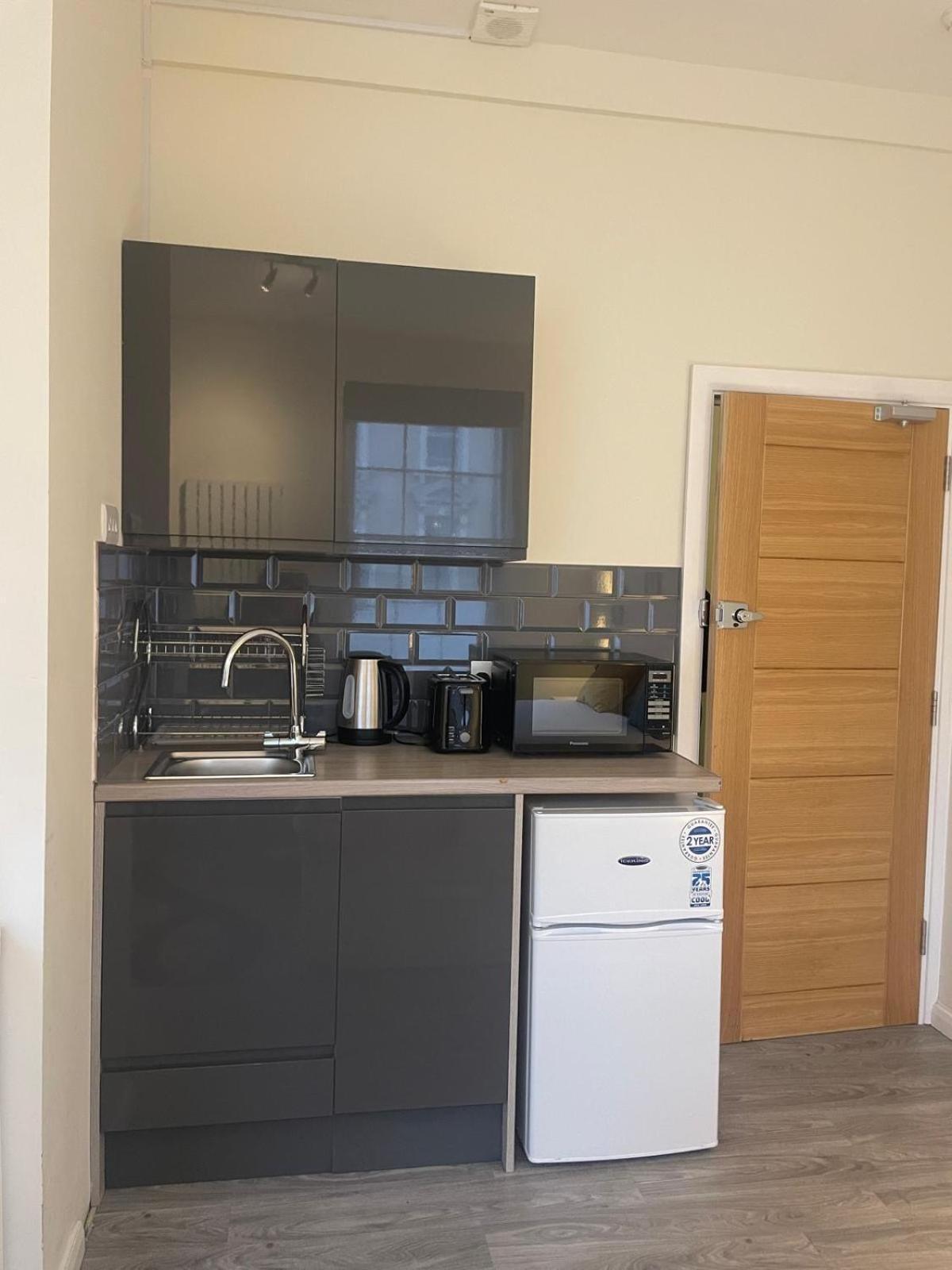 Grays Road - 2 * London