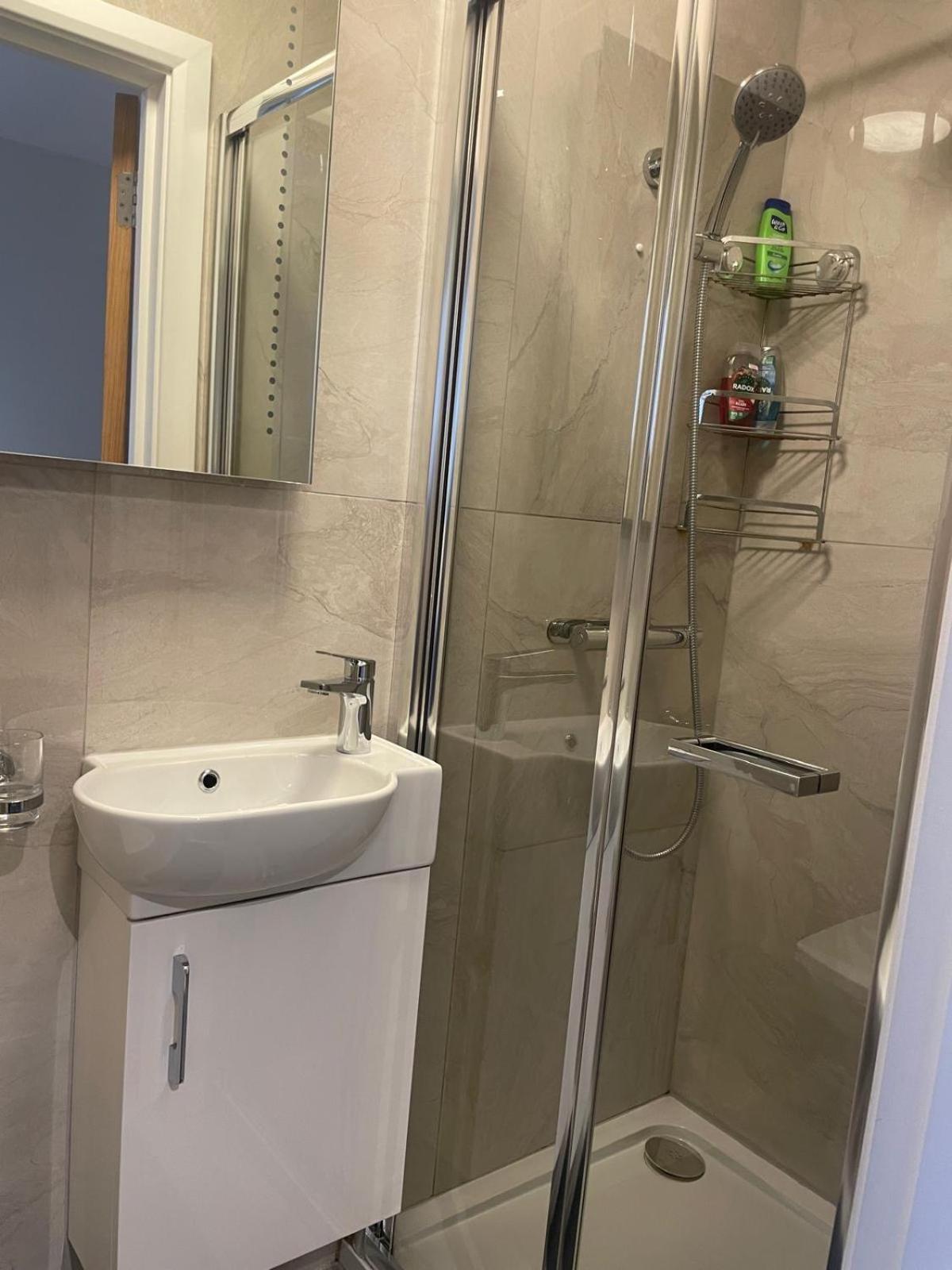 Grays Road - 2 Guest house London