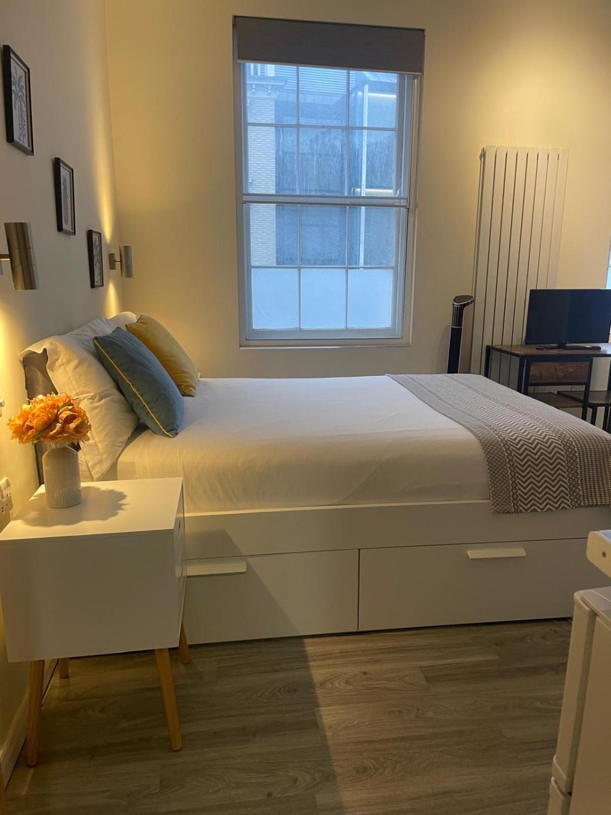 Grays Road - 2 Guest house London